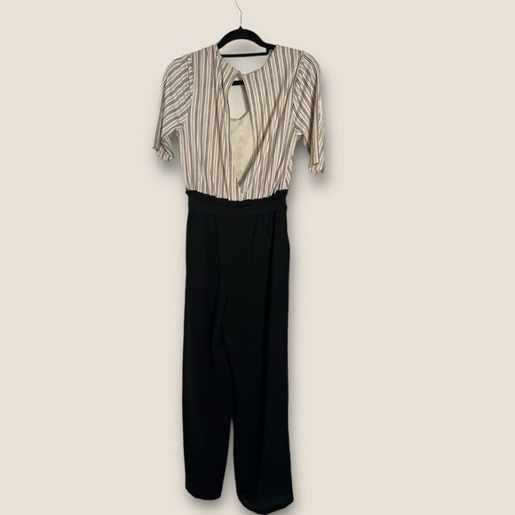 Open back jumpsuit size Medium with a matching belt and pockets, NWOT - Picture 4 of 7